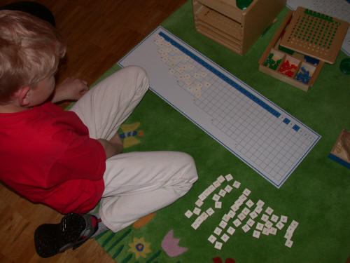 Dividieren mit Montessorimaterial